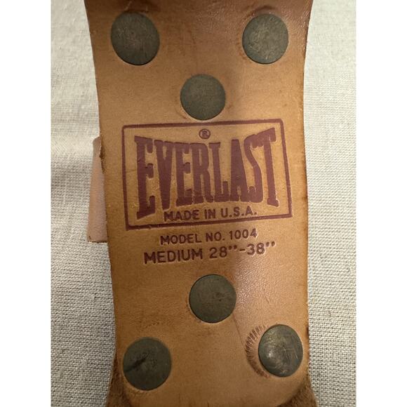 Everlast Leather Weightlifting Belt Medium 28-38 Double Prong USA Powerlifting - Picture 6 of 9
